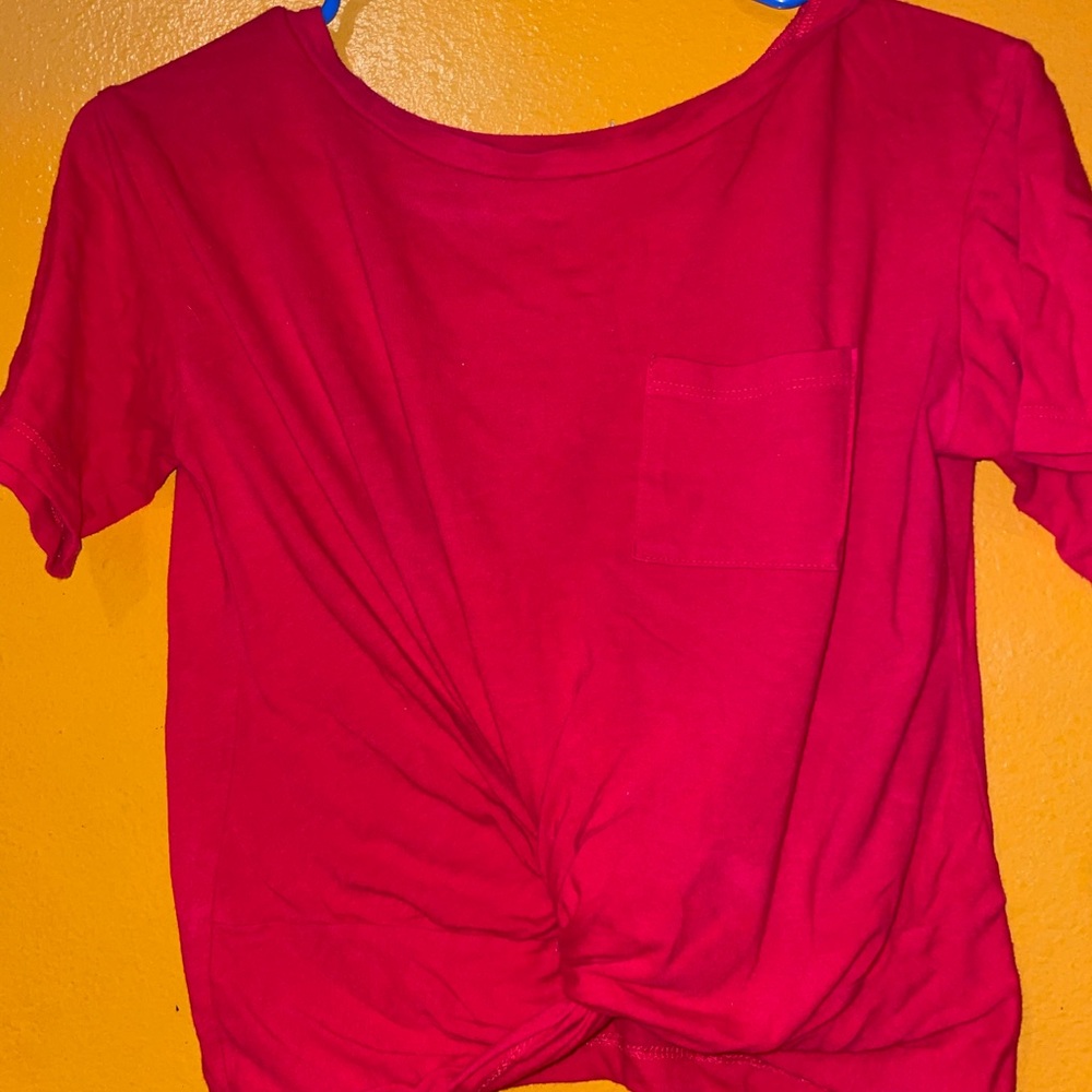 Front knot short red shirt